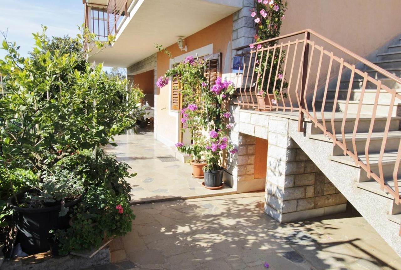 Apartments Marija Савудрія Екстер'єр фото