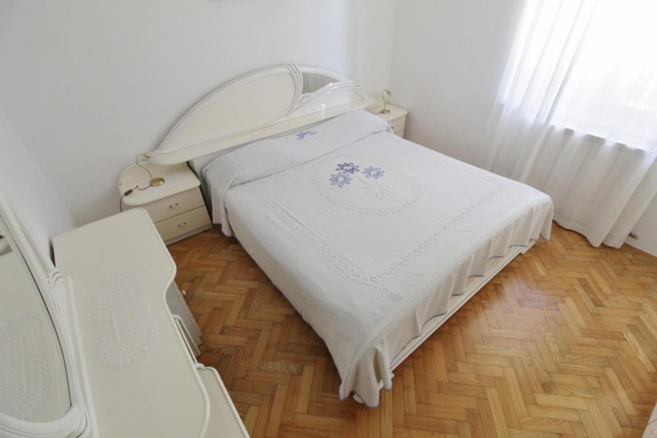 Apartments Marija Савудрія Екстер'єр фото