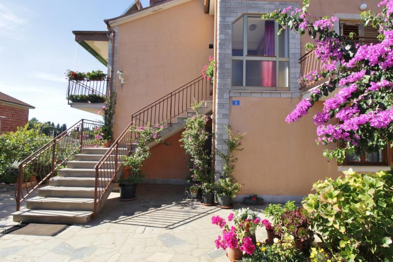 Apartments Marija Савудрія Екстер'єр фото
